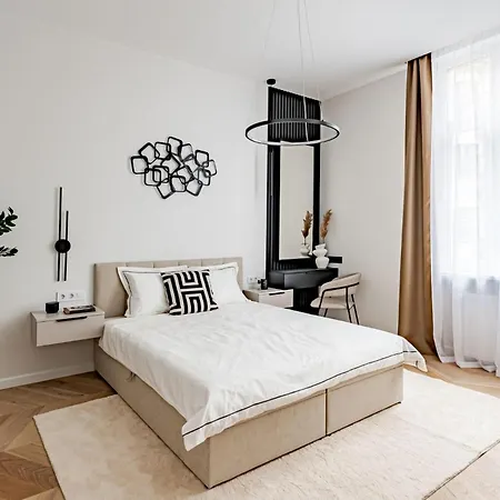 Onyx Oasis - Luxury 3 Bdrm Appartement *