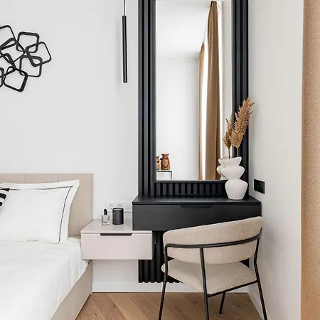 Onyx Oasis - Luxury 3 Bdrm *