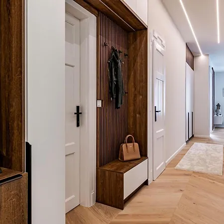 Onyx Oasis - Luxury 3 Bdrm Appartement