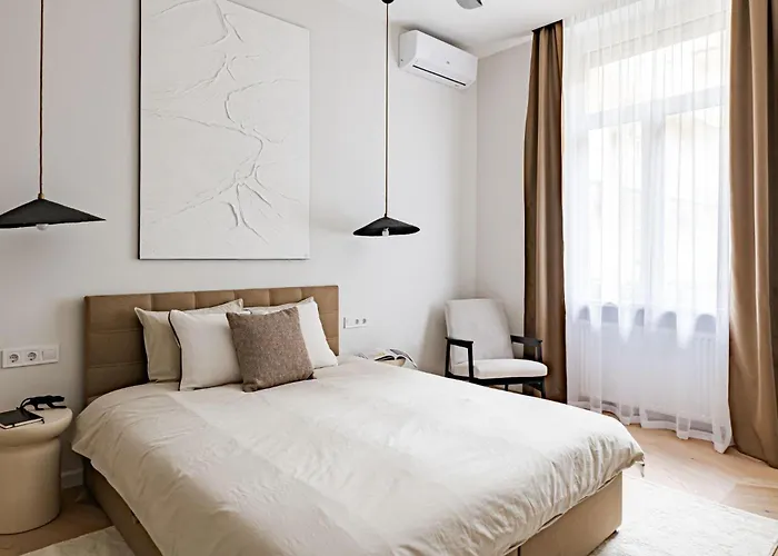 Onyx Oasis - Luxury 3 Bdrm * Budapest